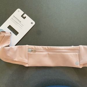Fast and Free Run Belt. New with tags. Lululemon. Size S/M.